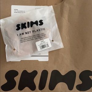 SKIMS FACE MASK IN CLAY